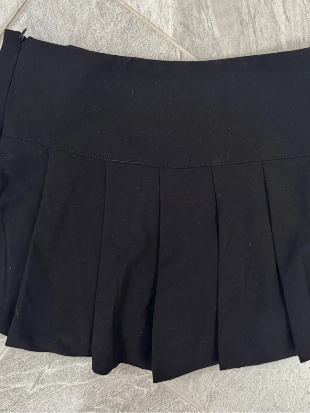 Love Tree Black Pleated Mini Skirt with Double Buckle Detail; Sz S punk preppy - Picture 4 of 7